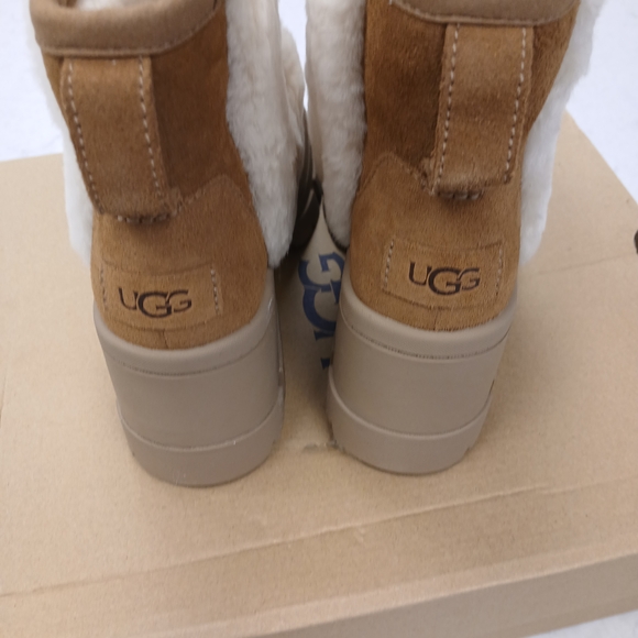 NWT UGG Tan and Cream Winter Boots - Picture 4 of 9